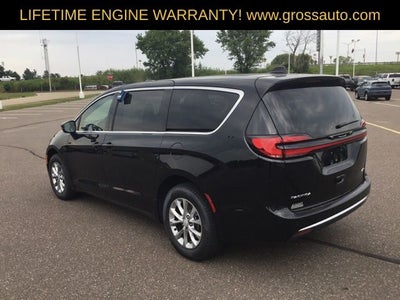 2027 Chrysler Pacifica Select