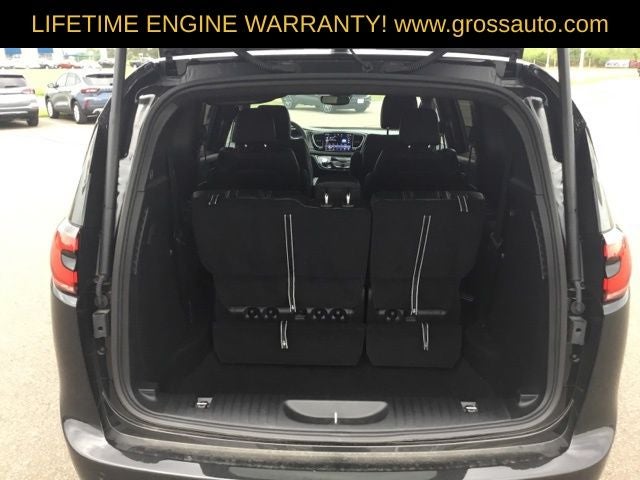 2027 Chrysler Pacifica Select