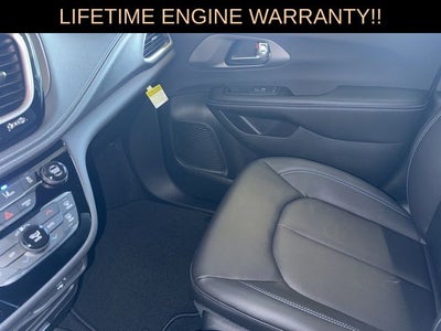 2026 Chrysler Pacifica Select