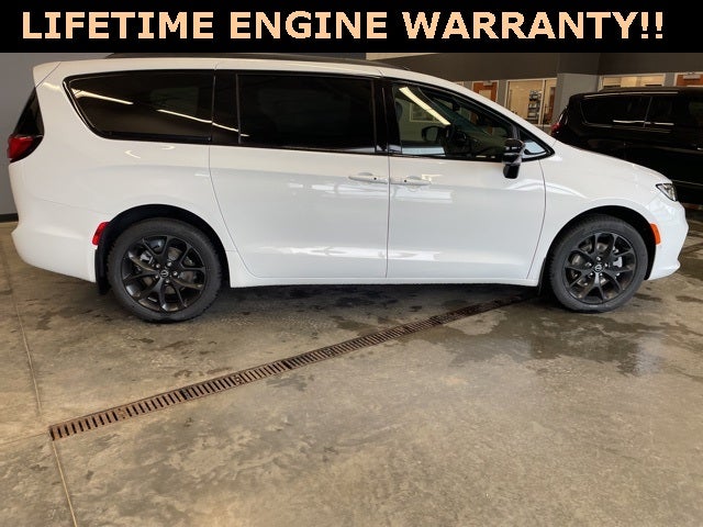 2026 Chrysler Pacifica PACIFICA SELECT AWD