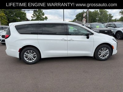 2027 Chrysler Pacifica Select